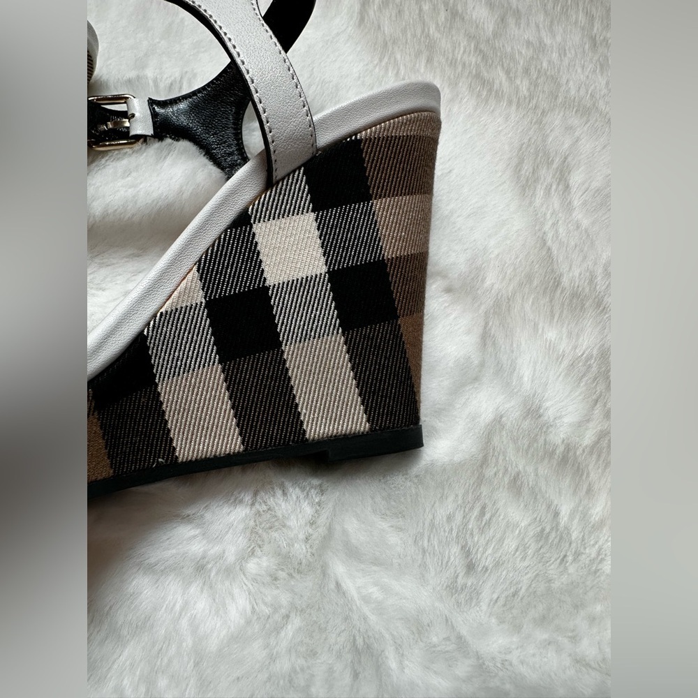 Burberry Monochrome Strappy Heels brand new - Picture 3 of 11